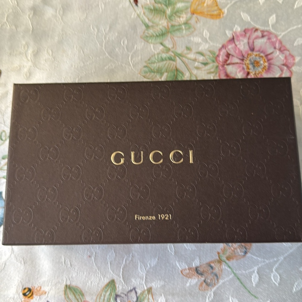 -🔥🔥Gucci wallet EUC, with dust bag
Original shopping bag , box and ribbon - Picture 12 of 13